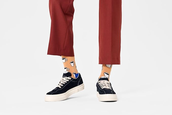 Zoom-sur-la-mode-rétro-adopter-le-style-old-school-avec-des-chaussettes-funky FunkyFeets