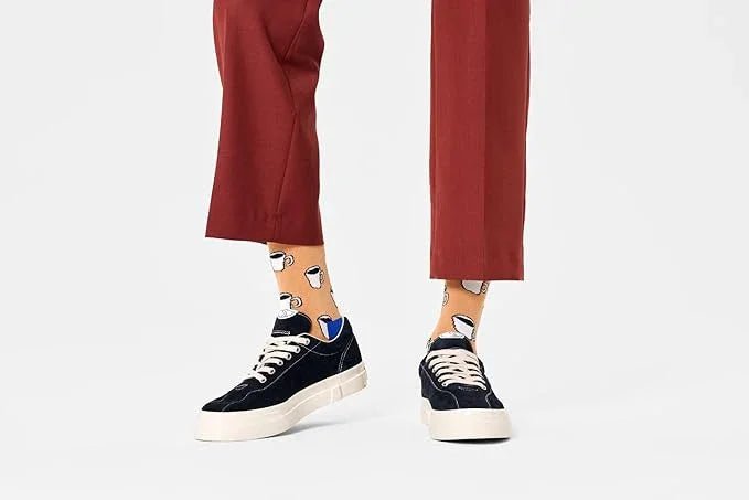 🕺✨ Zoom sur la mode rétro : adopter le style old-school avec des chaussettes funky 🧦🌟 - FunkyFeets