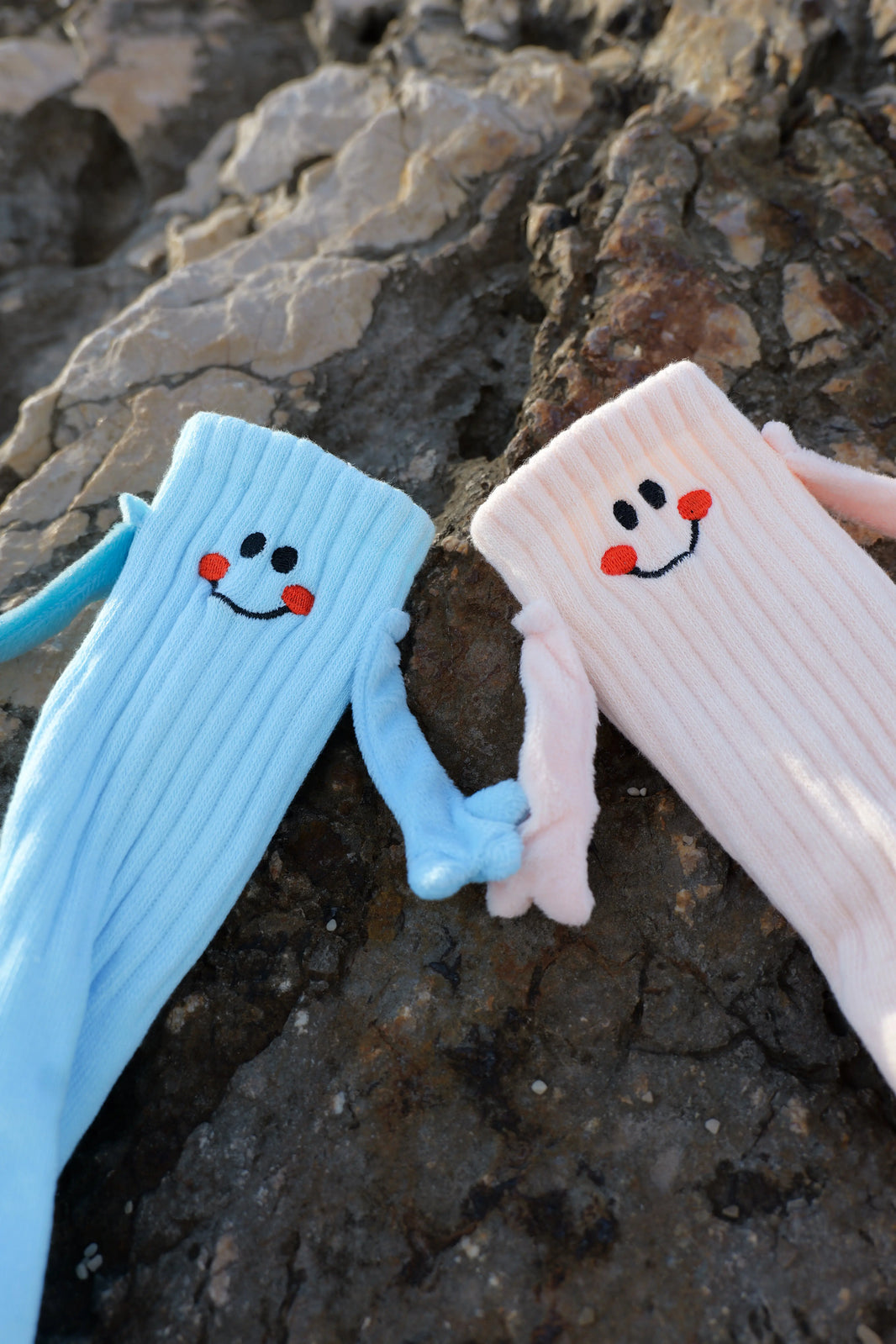 chaussettes qui se tiennent la main funky feets