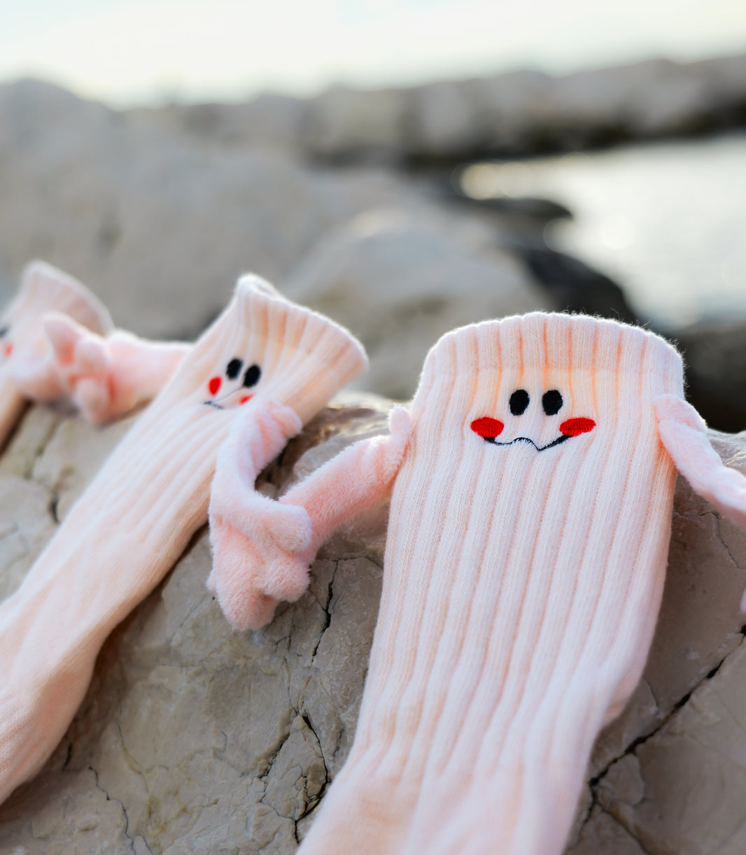 Chaussettes qui se tiennent la main